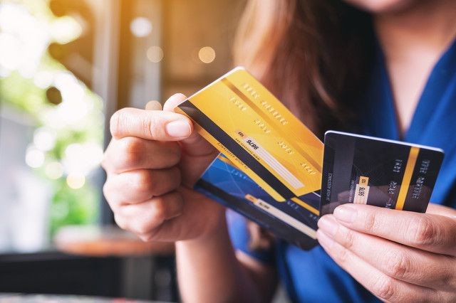 Perbedaan Kartu Kredit dan Debit